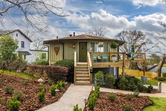 The Hobbit House - City Views/Deck & Patio/Firepit