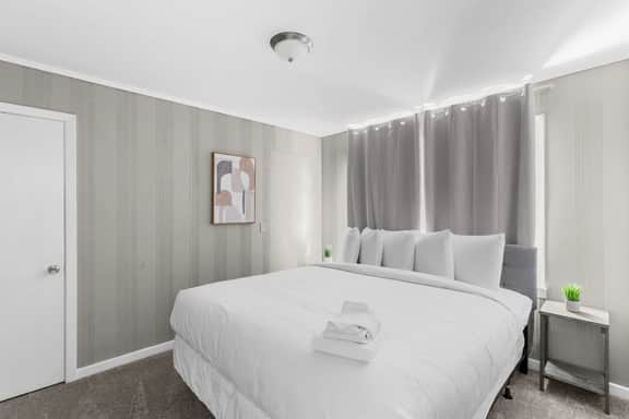 The Upper Bungalow at Broadmoor - Groups/Parking