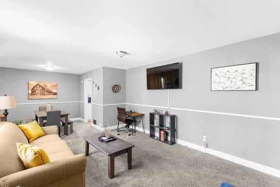 The Upper Bungalow at Broadmoor - Groups/Parking