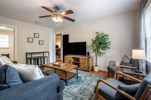 Vulcan View - 2 Units/City Views/King Beds/Parking