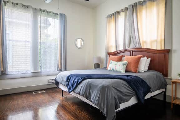 Division Den |Charming One-Level w/ Backyard +WiFi