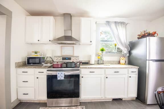 Division Den |Charming One-Level w/ Backyard +WiFi