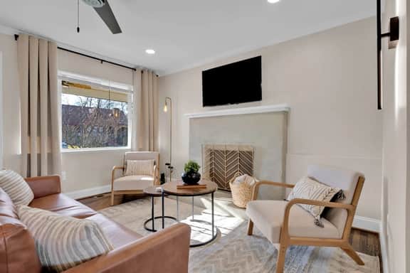 The Scandic - Modern Group Stay/Fully Fenced Yard