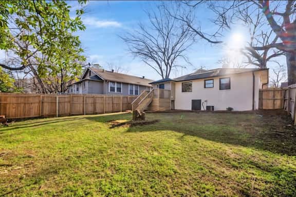 The Scandic - Modern Group Stay/Fully Fenced Yard