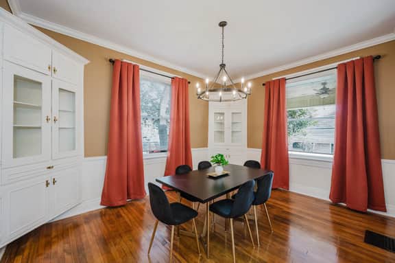 Vulcan Heights - Historic Home with Modern Touches