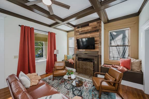 Vulcan Heights - Historic Home with Modern Touches