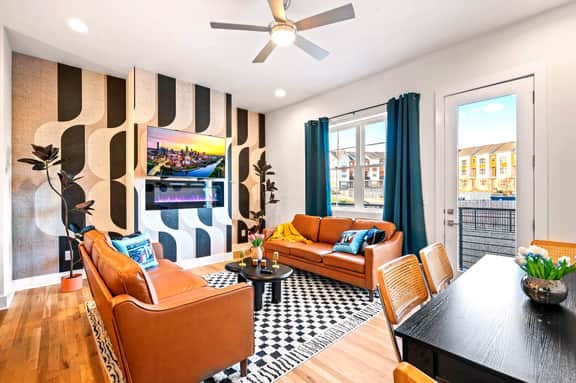 The Encore - Rooftop Hot Tub/Game Room/Sleeps 12