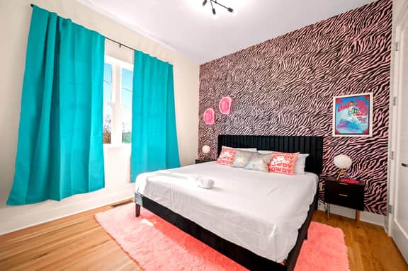 The Encore - Rooftop Hot Tub/Game Room/Sleeps 12