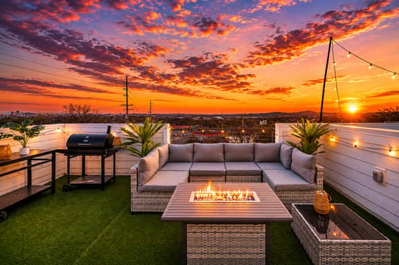 The Encore - Rooftop Hot Tub/Game Room/Sleeps 12