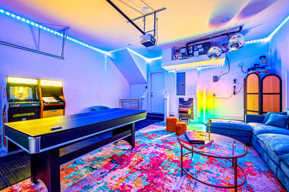 The Encore - Rooftop Hot Tub/Game Room/Sleeps 12