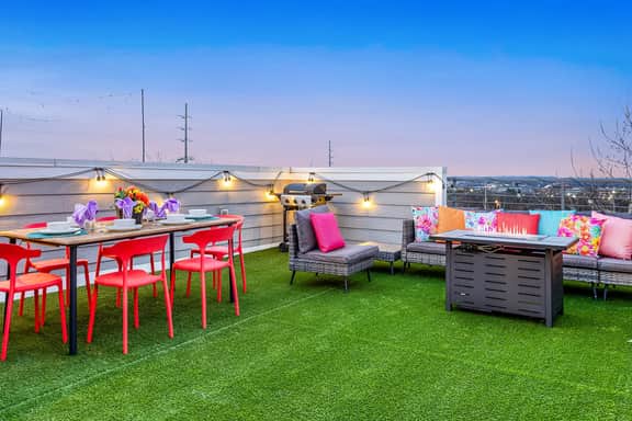 7min to Broadway | Unit 215 - Rooftop Hottub-14 beds-Pool Table - Image 3
