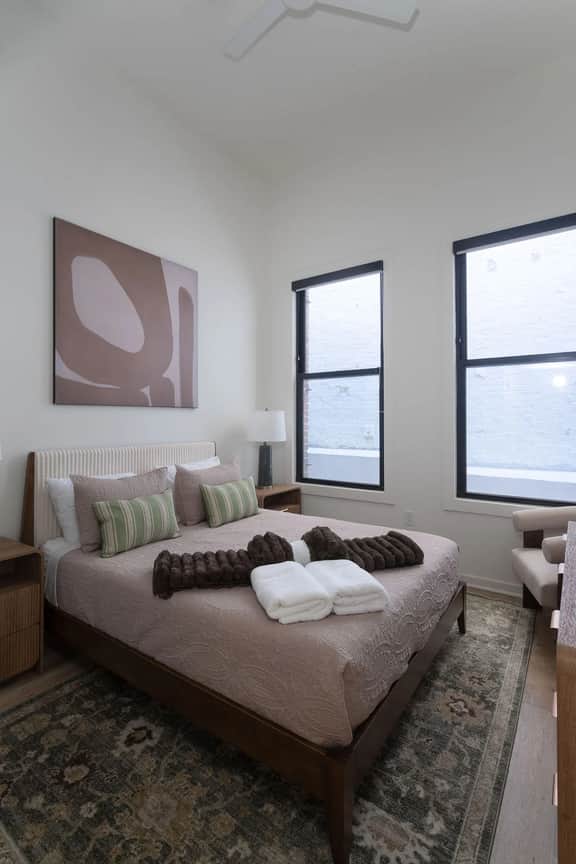 Urban Loft – Wi-Fi/Downtown/2 Beds & 2 Baths - Image 3