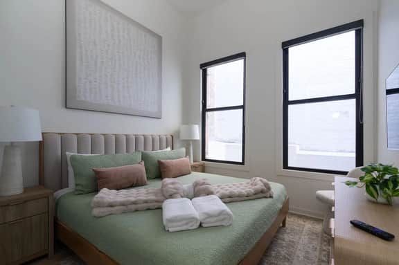 Urban Loft – Wi-Fi/Downtown/2 Beds & 2 Baths - Image 2