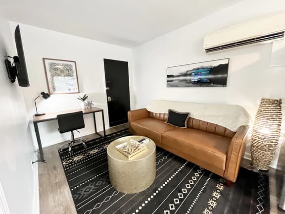 Five Points South | Vulcan’s Hideout B2 | King Bed