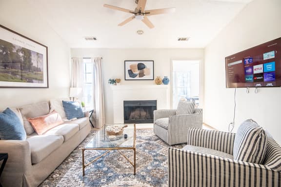 Horizon Sunset Getaway- Family/King Bed/City Views