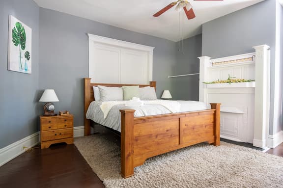 Magnolia Middle Suite| Queen Beds/Couples/Downtown - Image 1