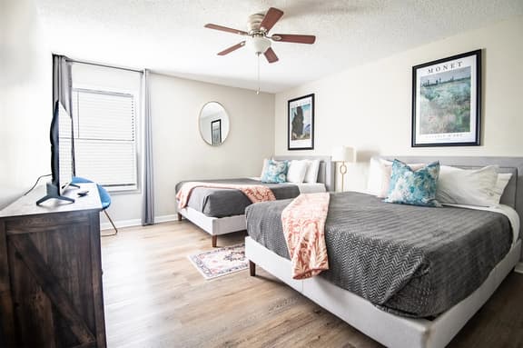 Ridge Retreats Unit A: King Bed/Free Parking/2 Baths