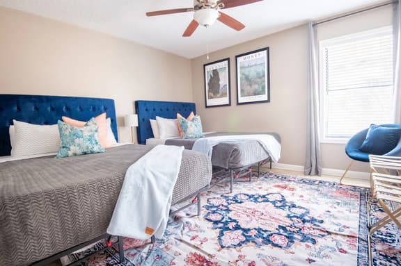 Ridge Retreats Unit E- WiFi/4 Queen Beds/Groups