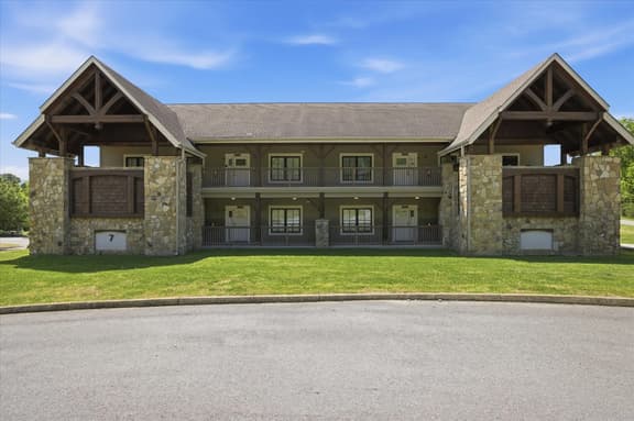Hearthstone Lodge- 4 Private Units/King Beds/Patio