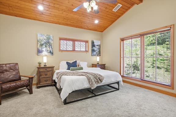 Serenity Ridge Suite 321- King Bedroom/Pool Access