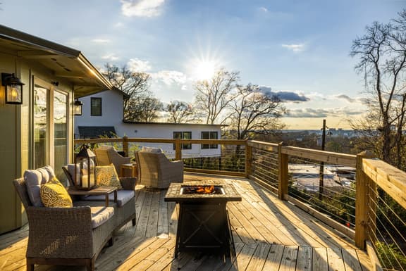 The Hobbit House - City Views/Deck & Patio/Firepit