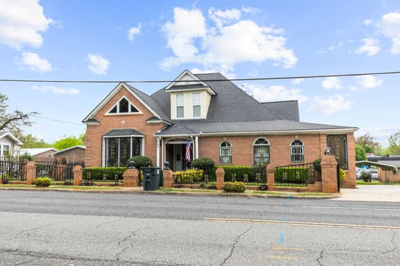 The Jefferson House | Private Parking | Group Stays