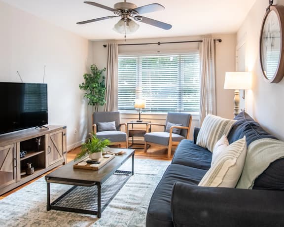 Vulcan View - King Bed/Patio/Cozy Retreat
