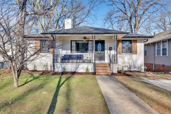 The Scandic - Modern Group Stay/Fully Fenced Yard