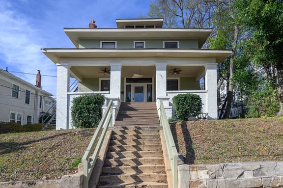 Vulcan Heights - Historic Home with Modern Touches