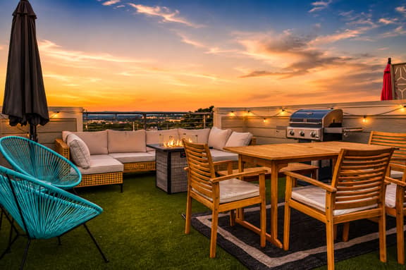 The Main Stage - Rooftop Hot Tub/Game Room/Groups