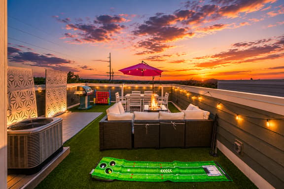 Rosé Social - Rooftop Hot Tub/Game Room/Sleeps 12